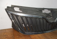 Решетка радиатора бу Skoda Rapid OEM 5JA853668