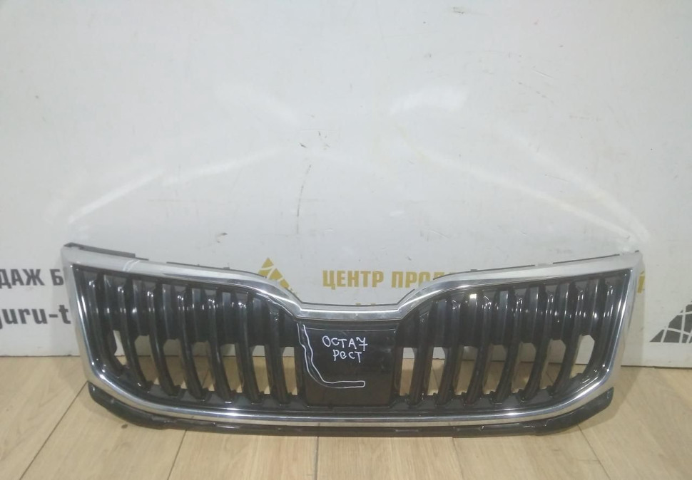 Решетка радиатора бу Skoda Octavia A7 рестайлинг OEM 5E0853653C