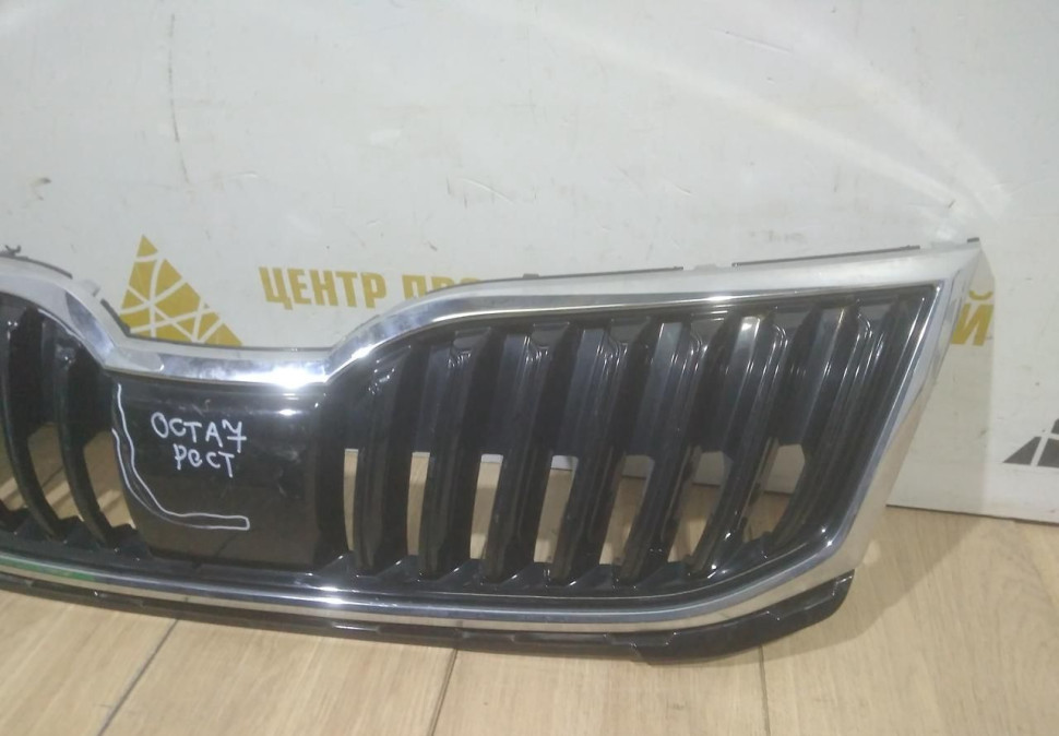 Решетка радиатора бу Skoda Octavia A7 рестайлинг OEM 5E0853653C