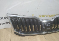 Решетка радиатора бу Skoda Octavia A7 рестайлинг OEM 5E0853653C