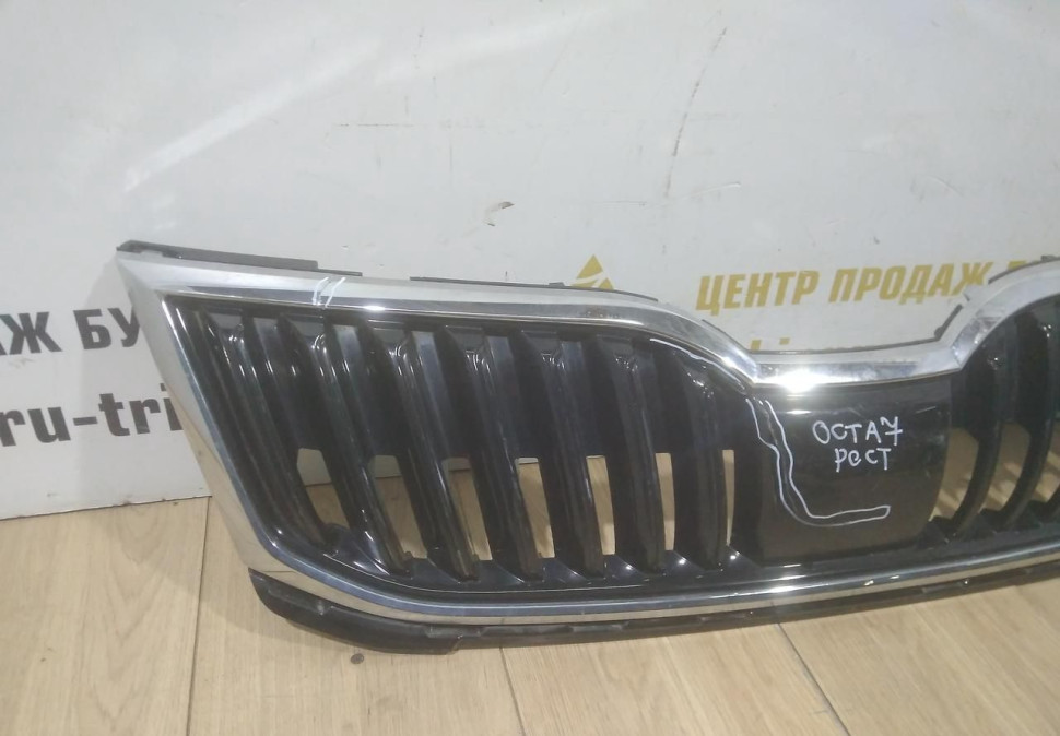 Решетка радиатора бу Skoda Octavia A7 рестайлинг OEM 5E0853653C