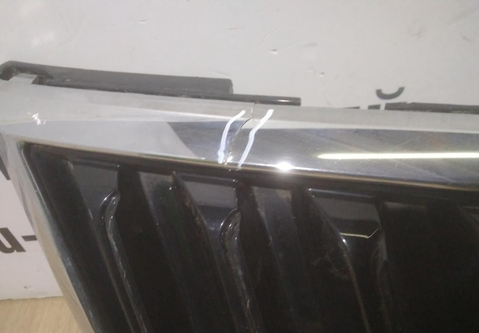 Решетка радиатора бу Skoda Octavia A7 рестайлинг OEM 5E0853653C