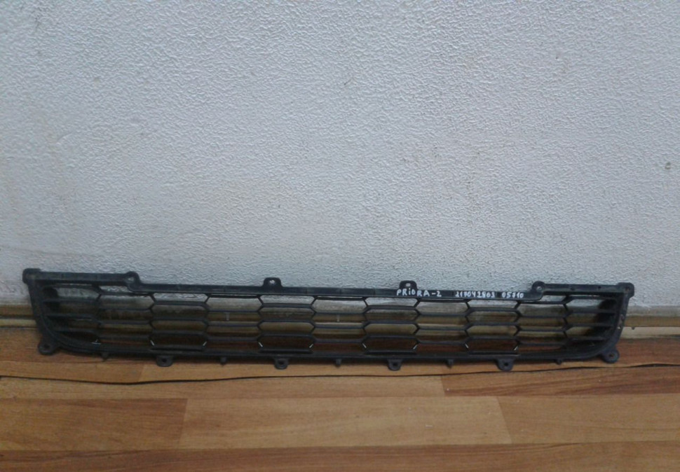 Решетка переднего бампера Lada Priora 2 oem 21704280305710