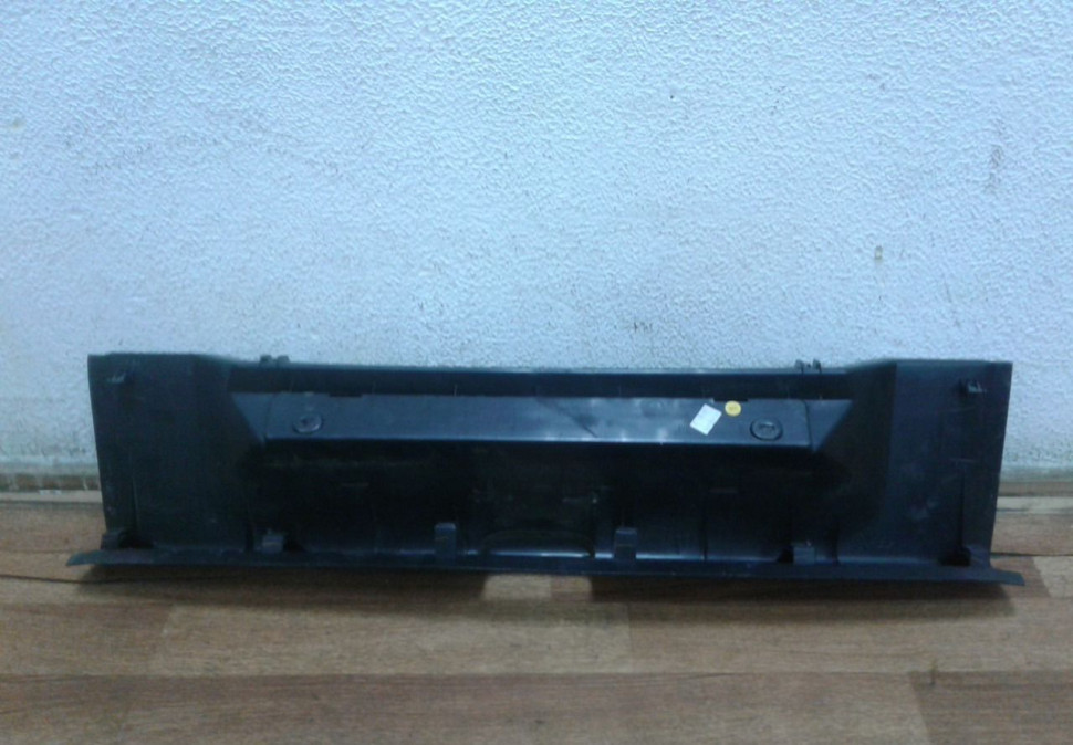 Накладка багажника Skoda Yeti oem 5l6863485A (скл-3)
