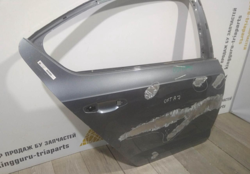 Дверь задняя правая бу Skoda Octavia A7 OEM 5E5833052A