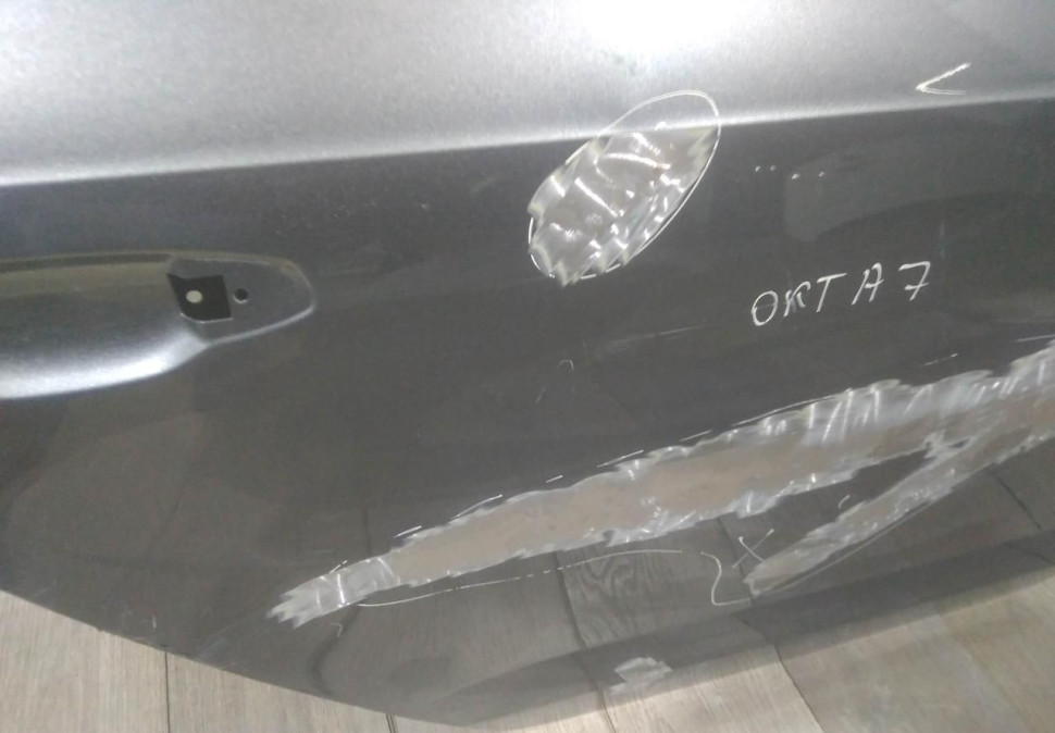 Дверь задняя правая бу Skoda Octavia A7 OEM 5E5833052A
