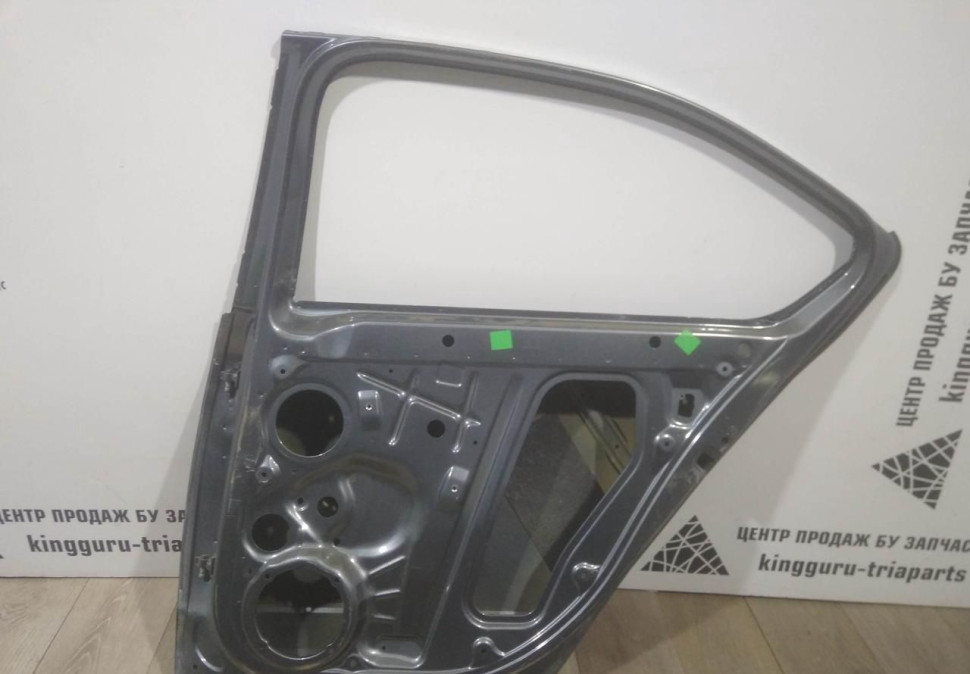 Дверь задняя правая бу Skoda Octavia A7 OEM 5E5833052A