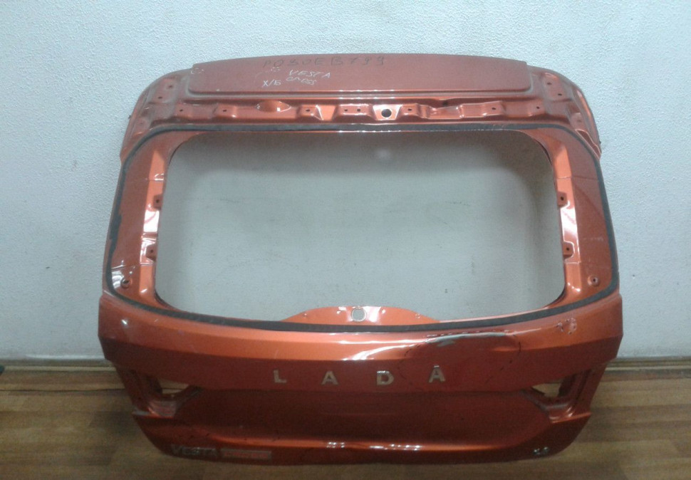 Крышка багажника Lada Vesta cross х/б (вмятина) (скл-3)