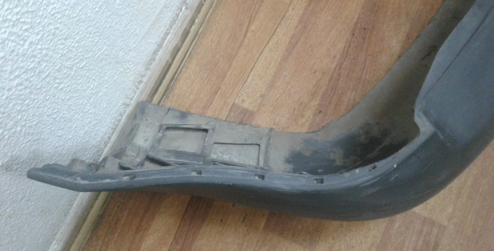 Бампер задний Volkswagen Caddy 3 oem 2K0807421 Бампер задний Volkswagen Caddy 3 oem 2K0807421