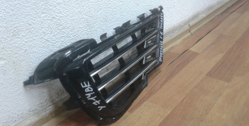 Решетка птф правая Volkswagen Touareg NF oem 7p6853666 Решетка птф правая Volkswagen Touareg NF oem 7p6853666