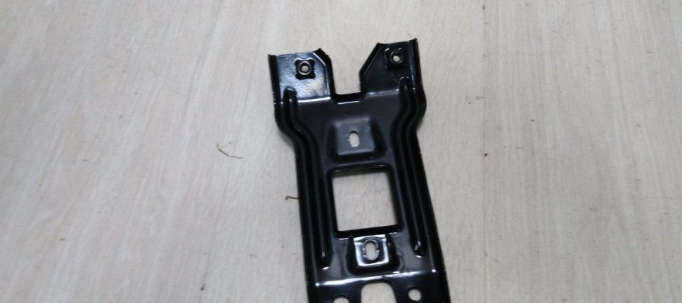 Кронштейн замка капота Polo 6 20-21 oem 60U805567 Кронштейн замка капота Polo 6 20-21 oem 60U805567