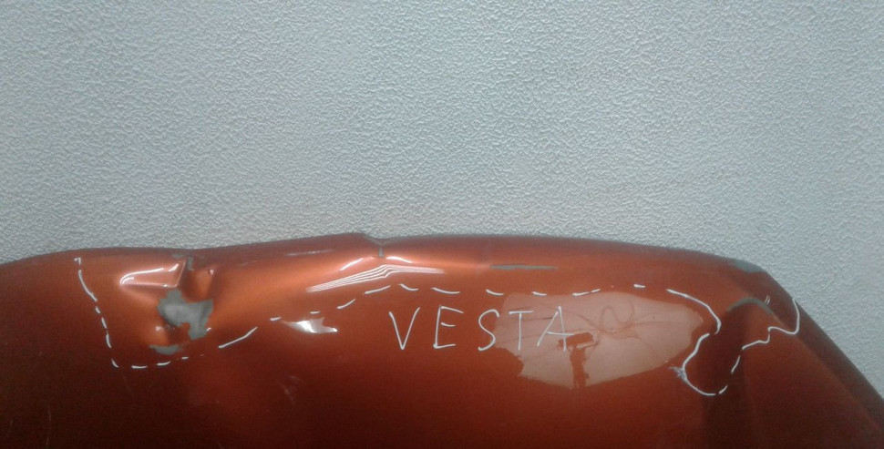 Капот Lada Vesta oem 8450039378 (вмятины) (скл-3) Капот Lada Vesta oem 8450039378 (вмятины) (скл-3)