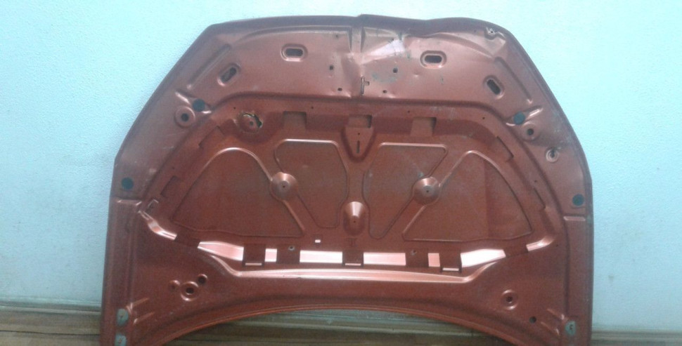 Капот Lada Vesta oem 8450039378 (вмятины) (скл-3) Капот Lada Vesta oem 8450039378 (вмятины) (скл-3)