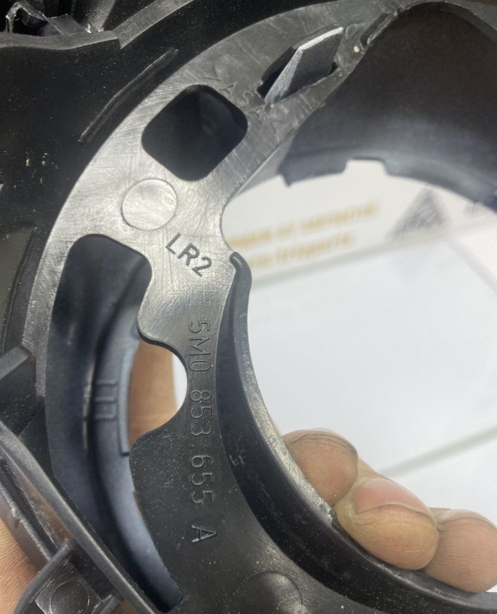 Решетка радиатора Volkswagen Golf Plus 1 05-09 Oem 5M0853655A Решетка радиатора Volkswagen Golf Plus 1 05-09 Oem 5M0853655A