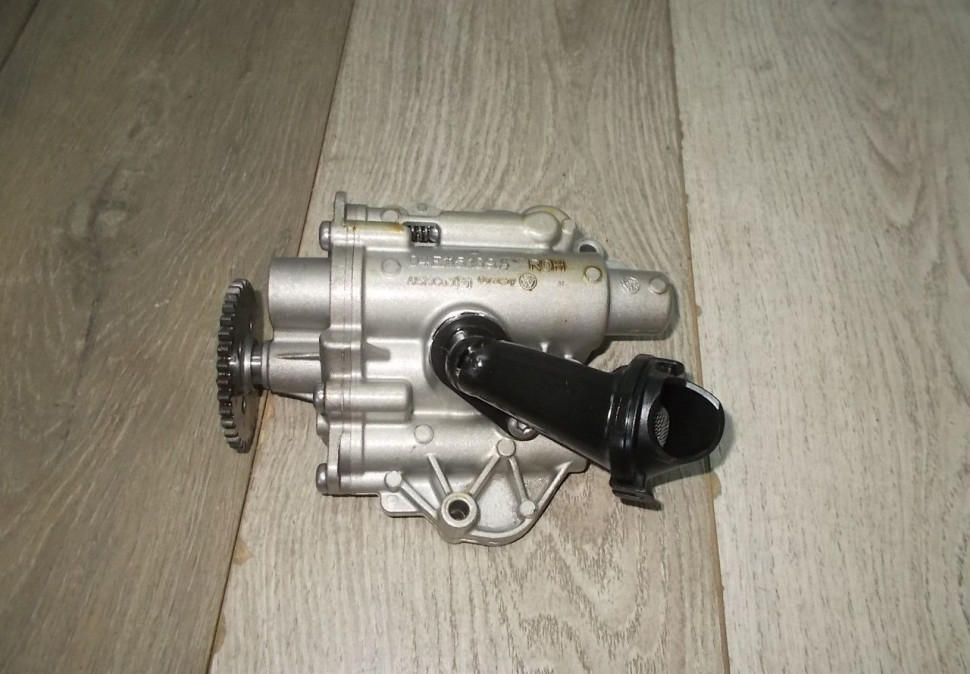 Масляный насос бу Skoda Octavia A7 (1,4) OEM 04E115109S