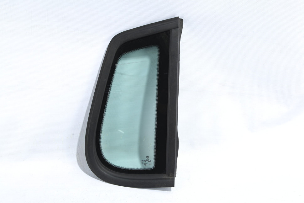 Стекло кузова заднее правое "глухое" Volkswagen Tiguan Oem 5N0845042