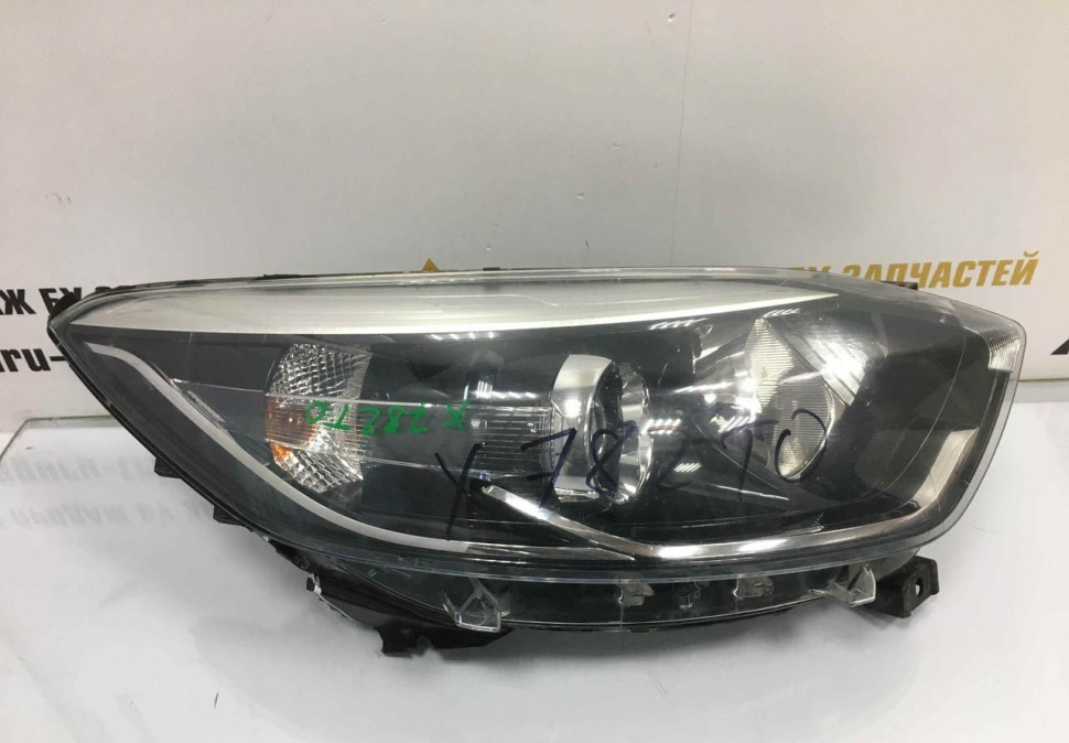 Фара правая Renault Kaptur OEM 260108765R