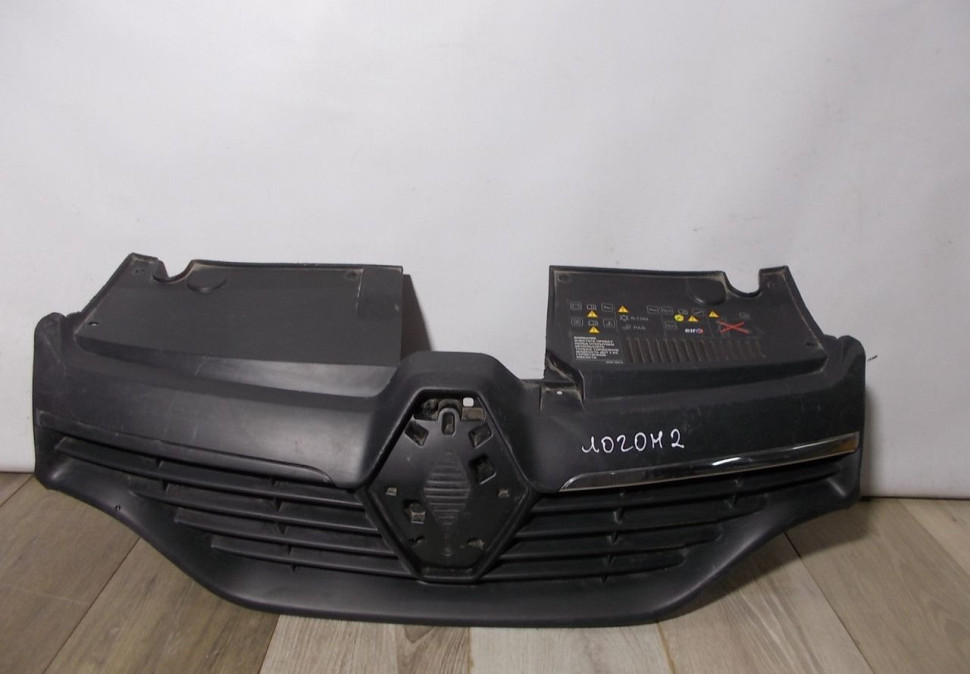 Решетка радиатора бу Renault Logan 2 OEM 623107605R