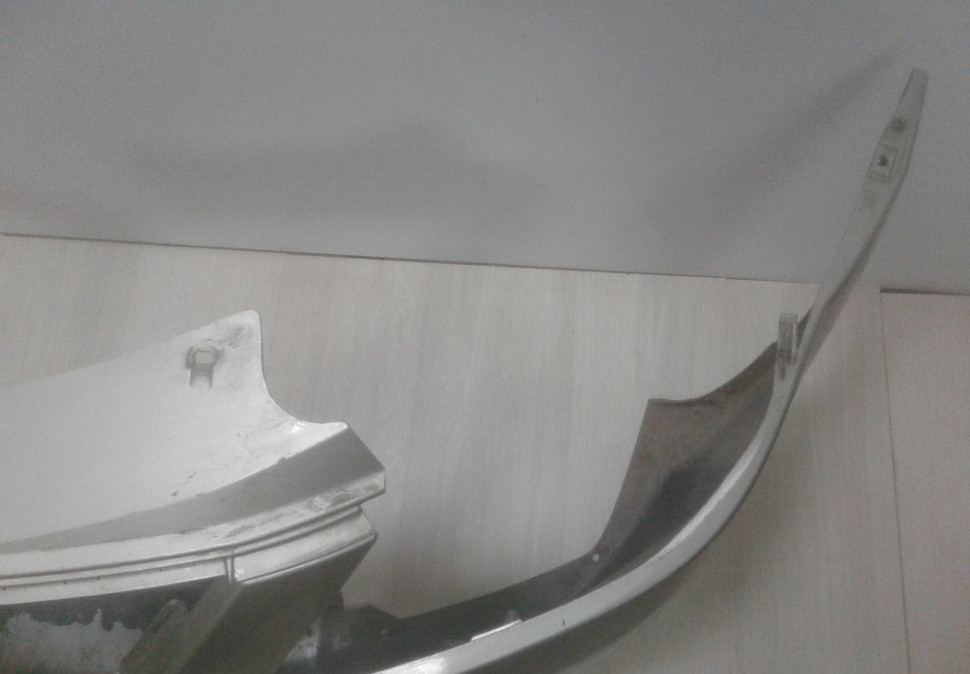 Бампер передний Lada Largus oem 8450000245 (трещины) Бампер передний Lada Largus oem 8450000245 (трещины)