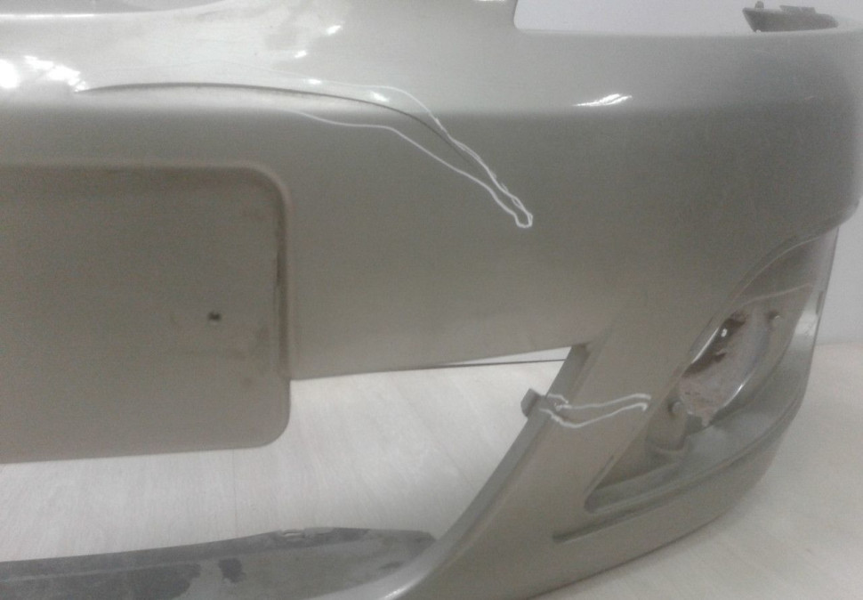 Бампер передний Lada Largus oem 8450000245 (трещины) Бампер передний Lada Largus oem 8450000245 (трещины)