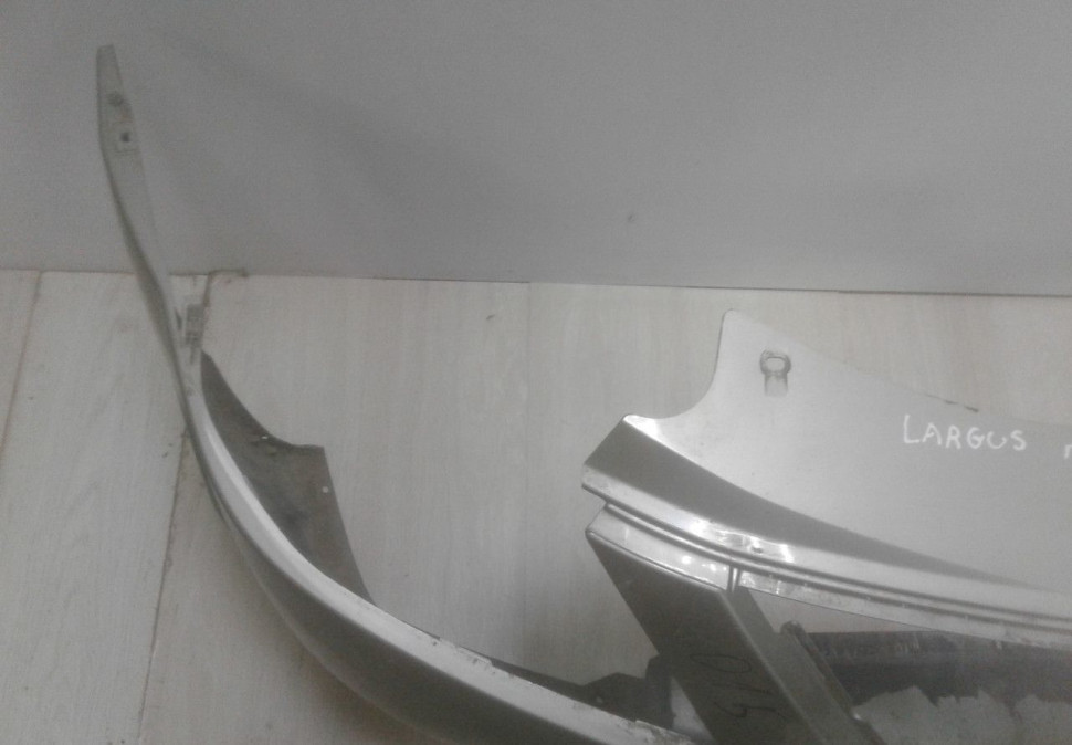 Бампер передний Lada Largus oem 8450000245 (трещины) Бампер передний Lada Largus oem 8450000245 (трещины)