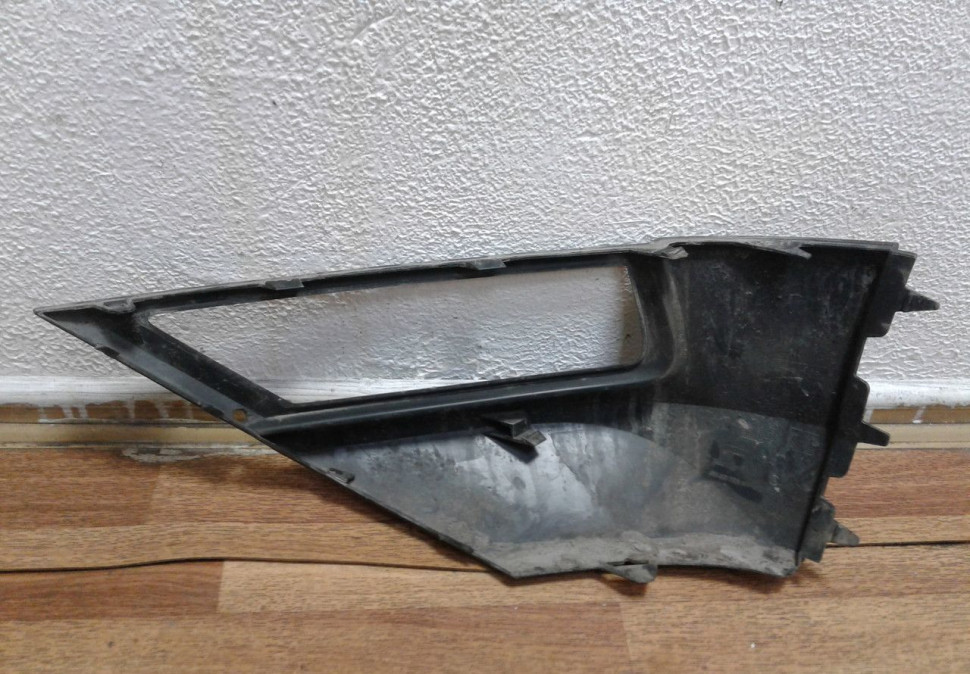 Решетка (рамка) птф правая Volkswagen Tiguan 2 (16>) oem 5na853212