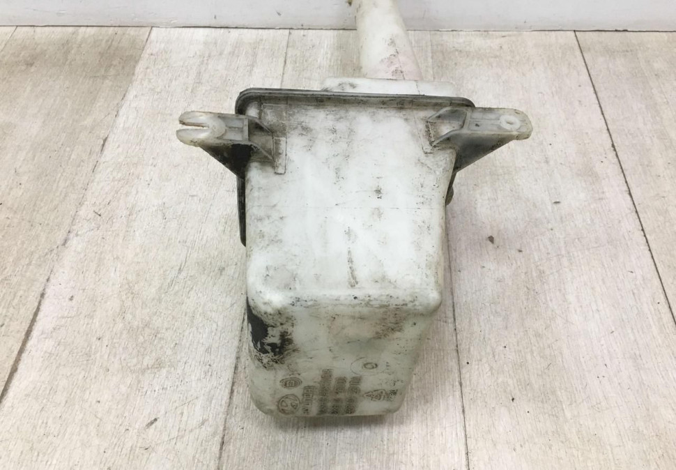 Бачок стеклоомывателя Hyundai Santa Fe 1 OEM 9861026000 Бачок стеклоомывателя Hyundai Santa Fe 1 OEM 9861026000