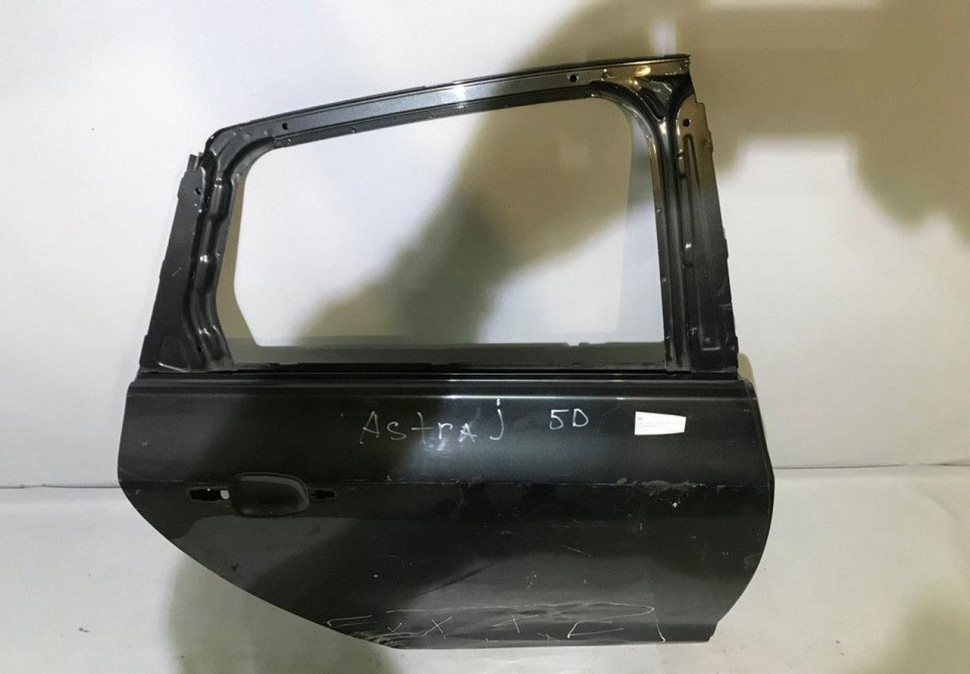 Дверь задняя правая Opel Astra J 5D oem 0124110 Дверь задняя правая Opel Astra J 5D oem 0124110