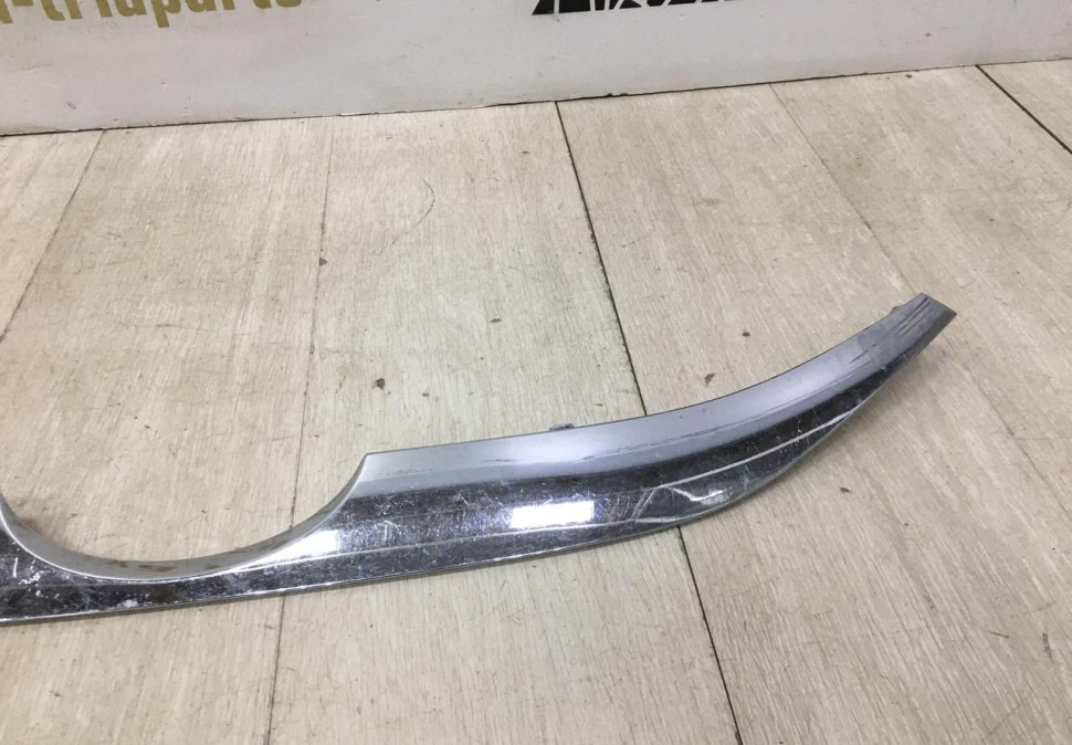 Молдинг решетки радиатора Hyundai IX35 (10-15) oem 863522Y000