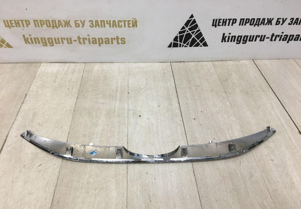 Молдинг решетки радиатора Hyundai IX35 (10-15) oem 863522Y000