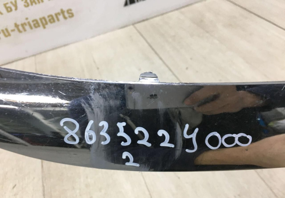 Молдинг решетки радиатора Hyundai IX35 (10-15) oem 863522Y000