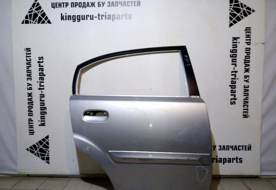 Дверь задняя правая Kia Rio 2 хэтчбэк 05-11 oem 770041G200