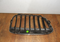 Решетка радиатора левая бу BMW X1 F48 OEM 51117354823