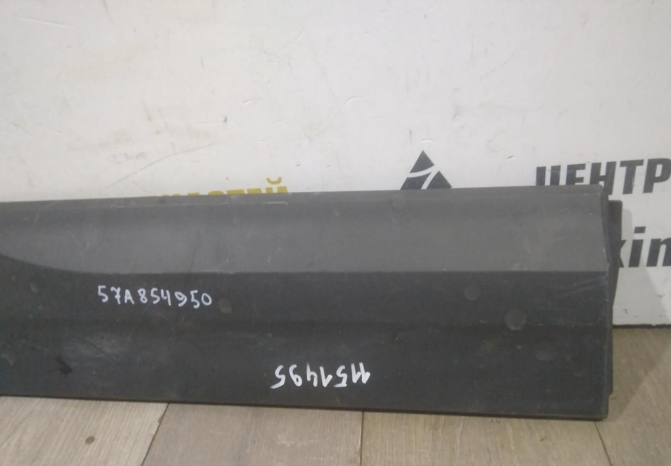 Молдинг двери задний правый бу Skoda Karoq OEM 57A854950 Молдинг двери задний правый бу Skoda Karoq OEM 57A854950