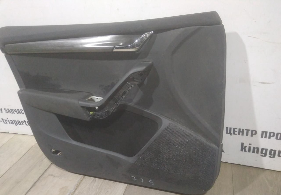 Обивка двери передняя левая бу Skoda Octavia A7 OEM 5E0867171D