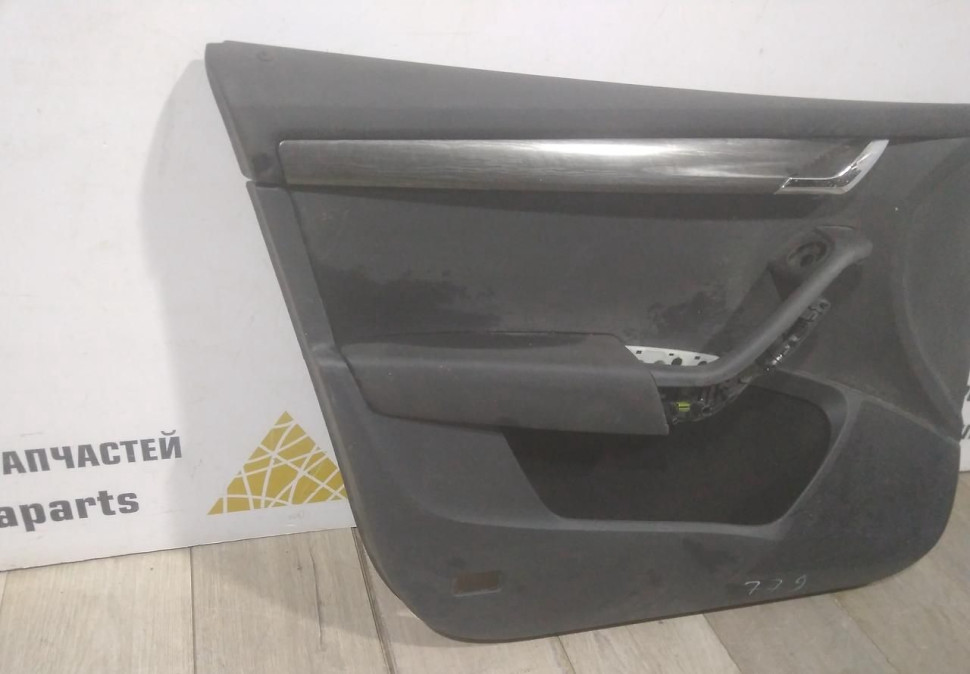 Обивка двери передняя левая бу Skoda Octavia A7 OEM 5E0867171D