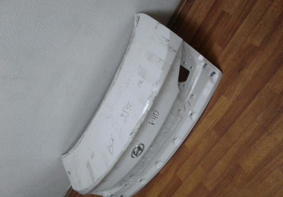 Крышка багажника Hyundai i40 седан (мал. вмятина) Крышка багажника Hyundai i40 седан (мал. вмятина)