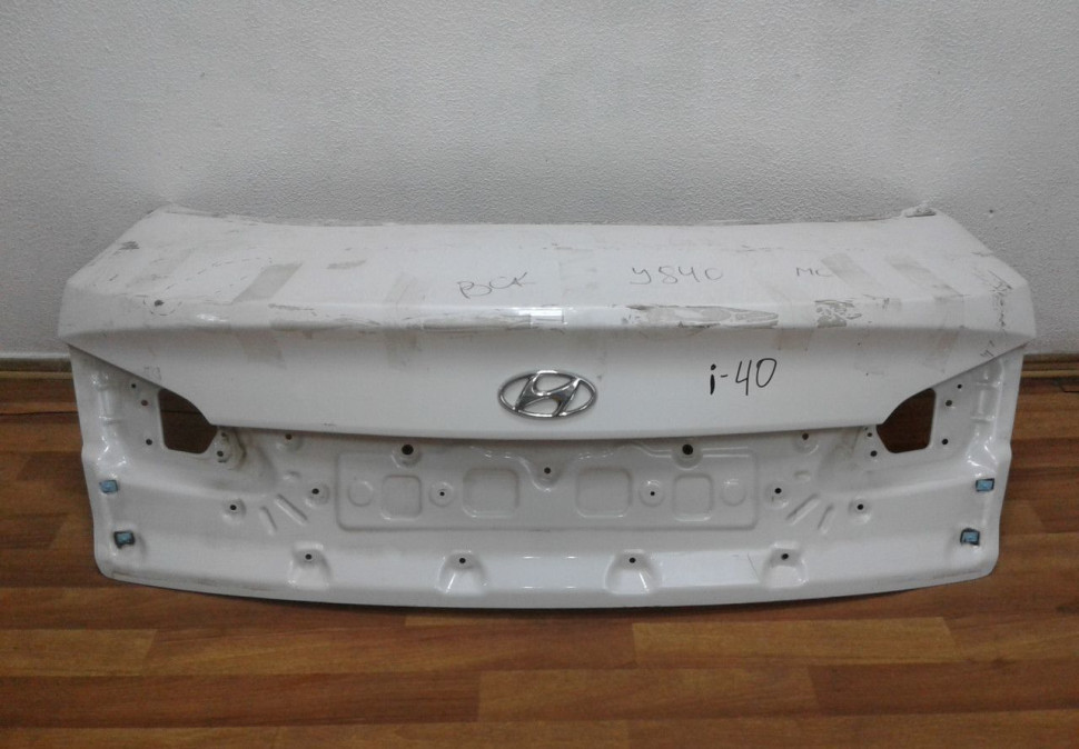 Крышка багажника Hyundai i40 седан (мал. вмятина)