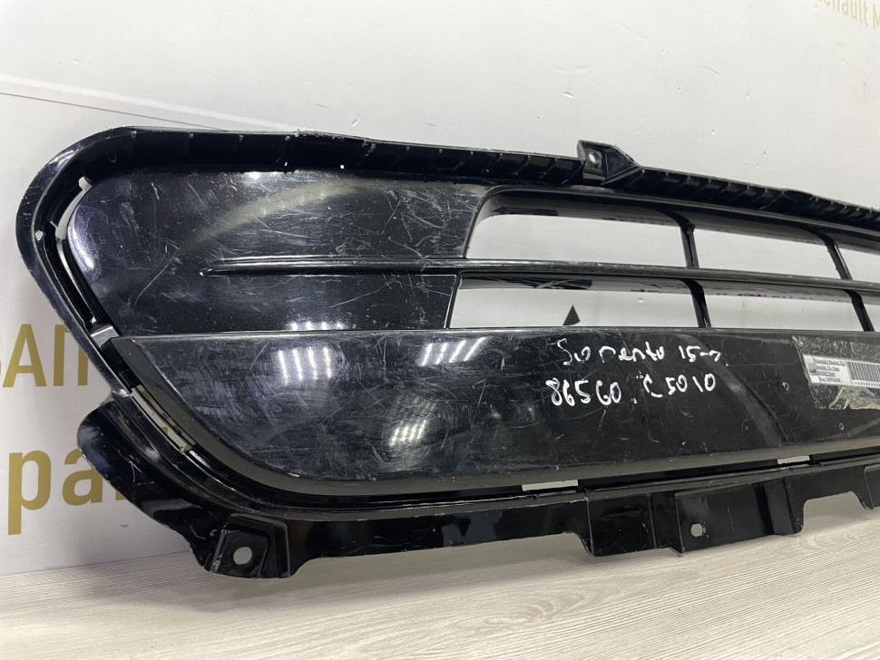 Решетка в бампер Kia Sorento 15- Oem 86560C5040 Решетка в бампер Kia Sorento 15- Oem 86560C5040
