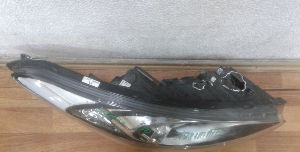 Фара правая Hyundai i30 (12>) oem 92102a6000 (слом. 3 крепл., слом. стекла)