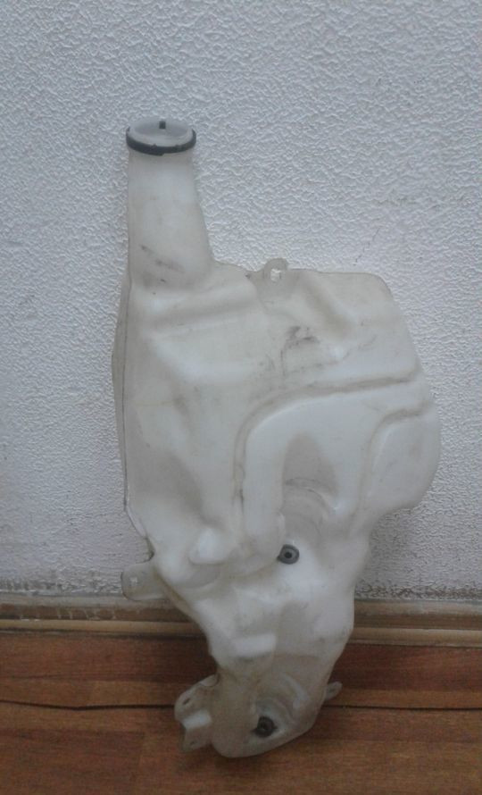 Бачок омывателя Cadillac XT5 oem 84070303 (трещина)