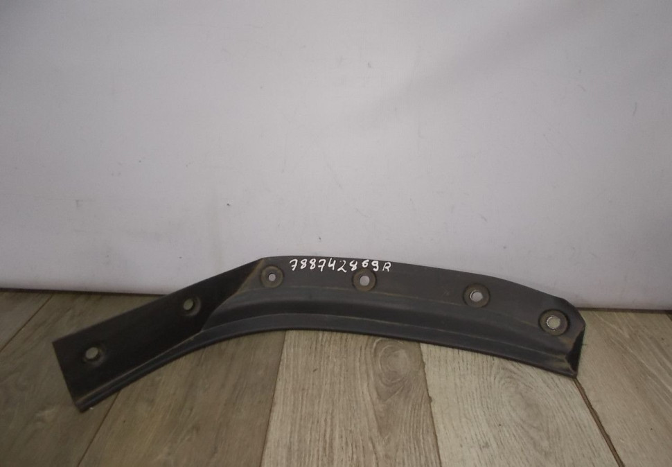 Накладка заднего крыла правая бу Renault Duster OEM 788742869R