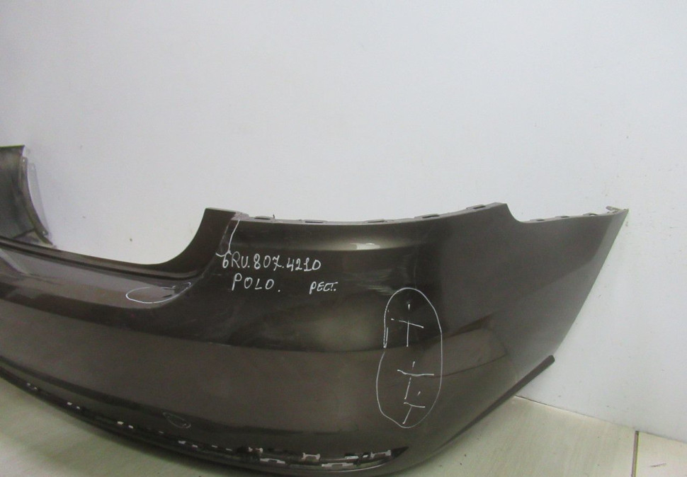 Бампер задний Volkswagen Polo 5 Sedan (15>) oem 6RU807421D (вмятина,трещины) (скл-5) Бампер задний Volkswagen Polo 5 Sedan (15>) oem 6RU807421D (вмятина,трещины) (скл-5)