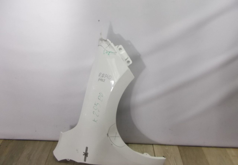 Крыло переднее правое бу Skoda Rapid рестайлинг OEM 5J5821022C