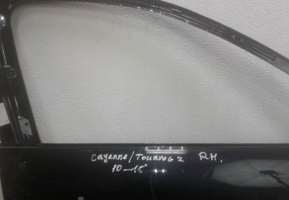 Дверь передняя правая Volkswagen Touareg NF oem 7p0831312 (вмятина) Дверь передняя правая Volkswagen Touareg NF oem 7p0831312 (вмятина)