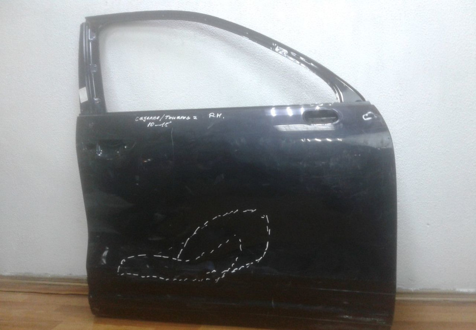 Дверь передняя правая Volkswagen Touareg NF oem 7p0831312 (вмятина) Дверь передняя правая Volkswagen Touareg NF oem 7p0831312 (вмятина)