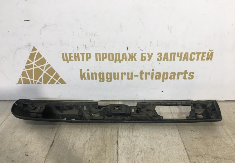 Молдинг задней двери левый Renault Dokker OEM 908513120R