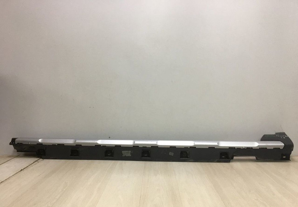 Накладка порога правая Volkswagen Passat B8 oem 3g9853855