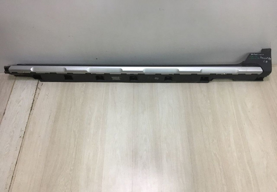 Накладка порога правая Volkswagen Passat B8 oem 3g9853855 Накладка порога правая Volkswagen Passat B8 oem 3g9853855