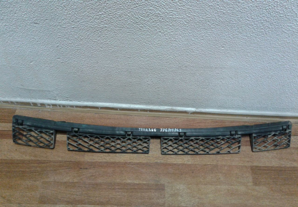 Кронштейн заднего бампера центральный Volkswagen Touareg NF (10>) трещина oem 7p6807863 Кронштейн заднего бампера центральный Volkswagen Touareg NF (10>) трещина oem 7p6807863